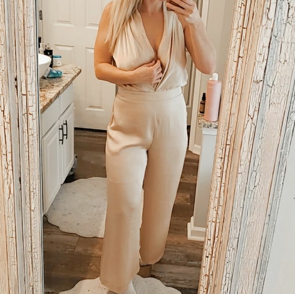 NWT. Zara Cream Sleeveless Jumpsuit - Picture 2 of 6